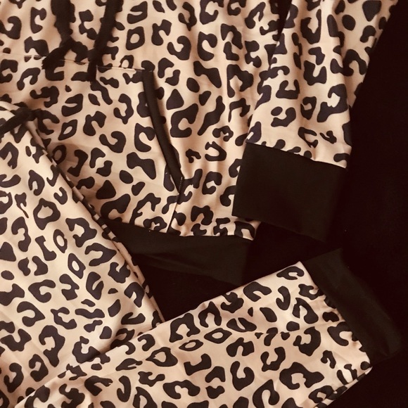 Matching Lounge Set - Picture 5 of 7